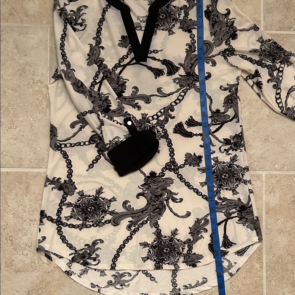Cocomo Monochrome Chain Pattern Blouse - Picture 7 of 7